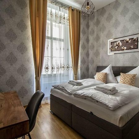 Design 3Bdr Apartment In Residence, Free Parking Praga Exterior foto