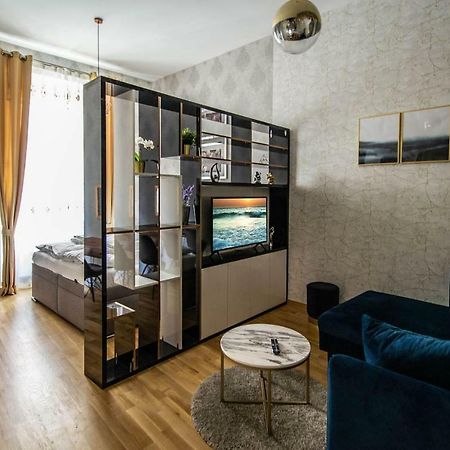 Design 3Bdr Apartment In Residence, Free Parking Praga Exterior foto