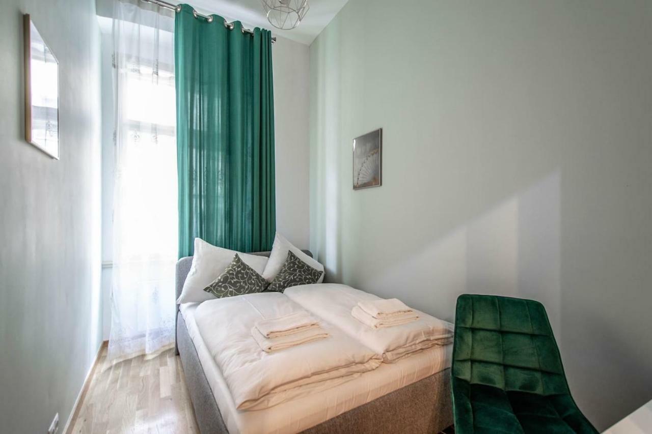 Design 3Bdr Apartment In Residence, Free Parking Praga Exterior foto