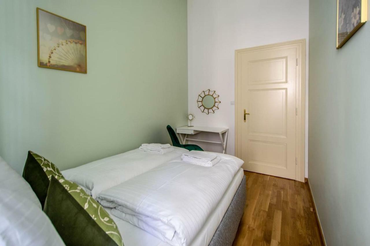 Design 3Bdr Apartment In Residence, Free Parking Praga Exterior foto