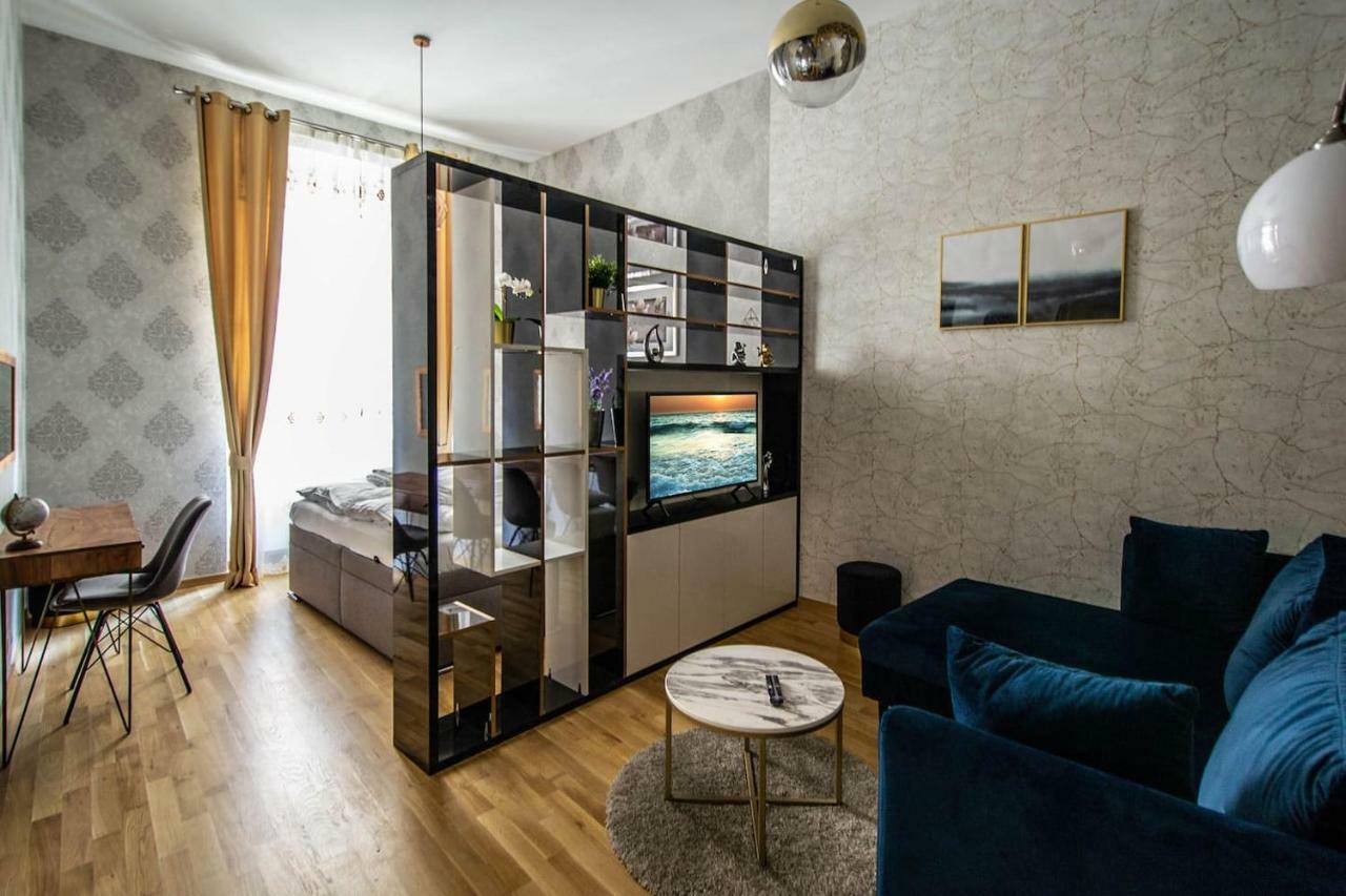 Design 3Bdr Apartment In Residence, Free Parking Praga Exterior foto