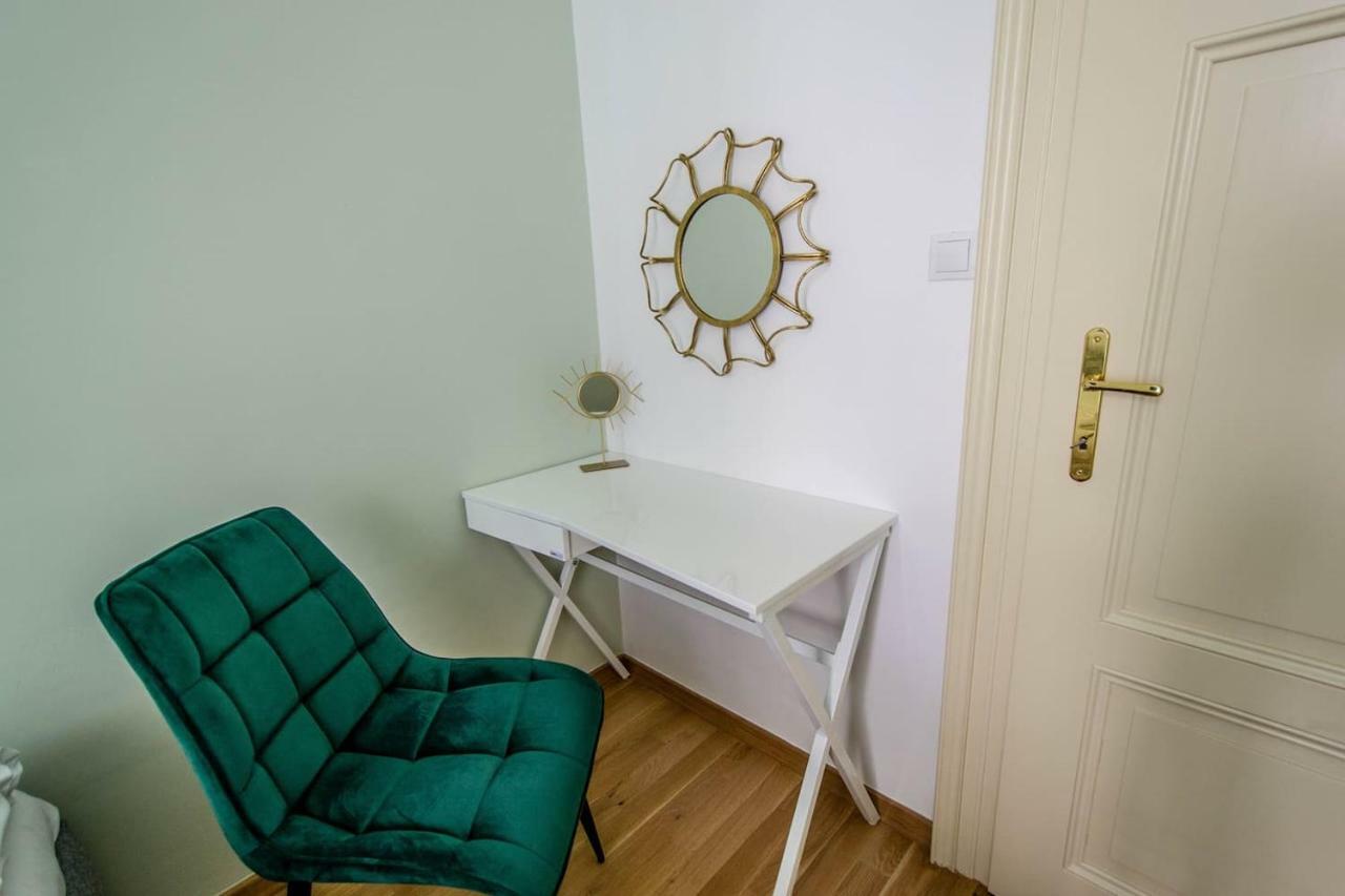 Design 3Bdr Apartment In Residence, Free Parking Praga Exterior foto