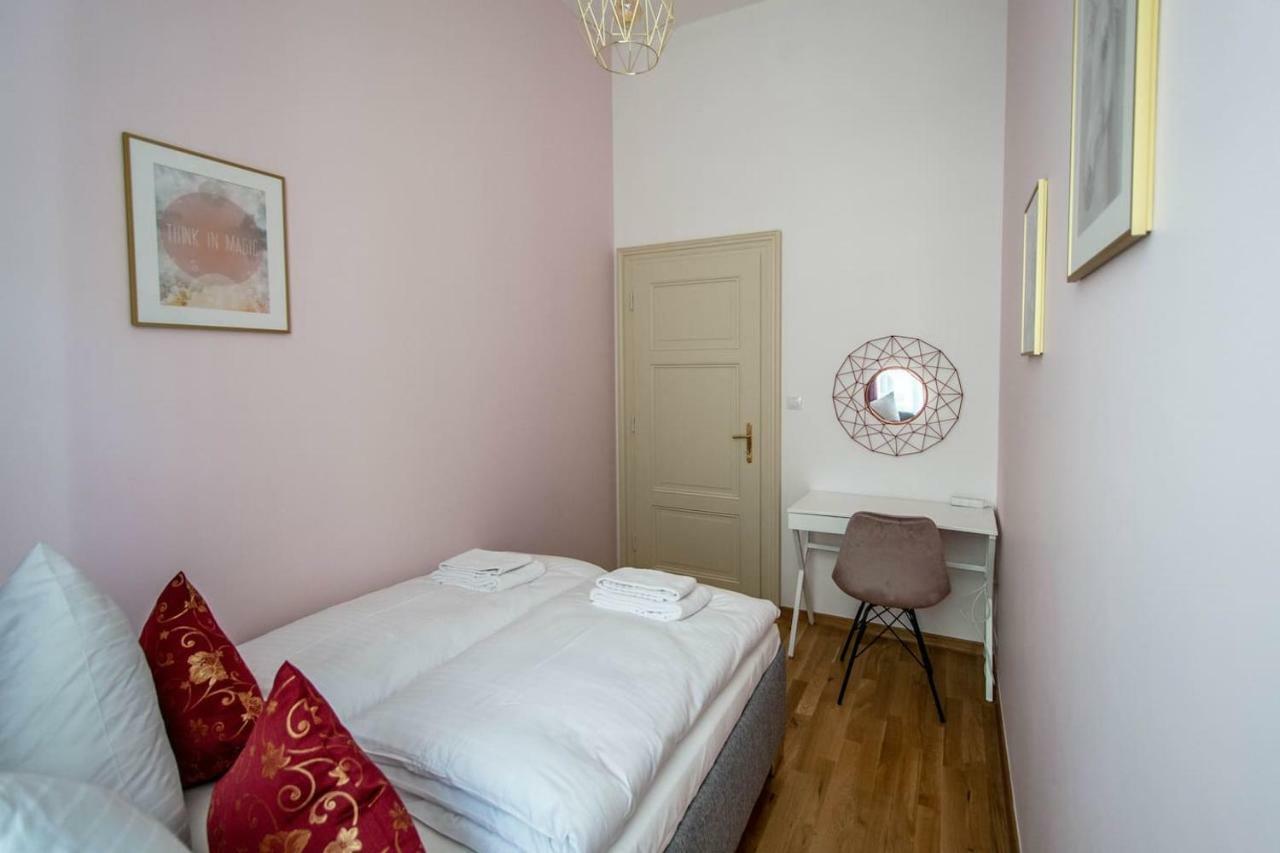 Design 3Bdr Apartment In Residence, Free Parking Praga Exterior foto