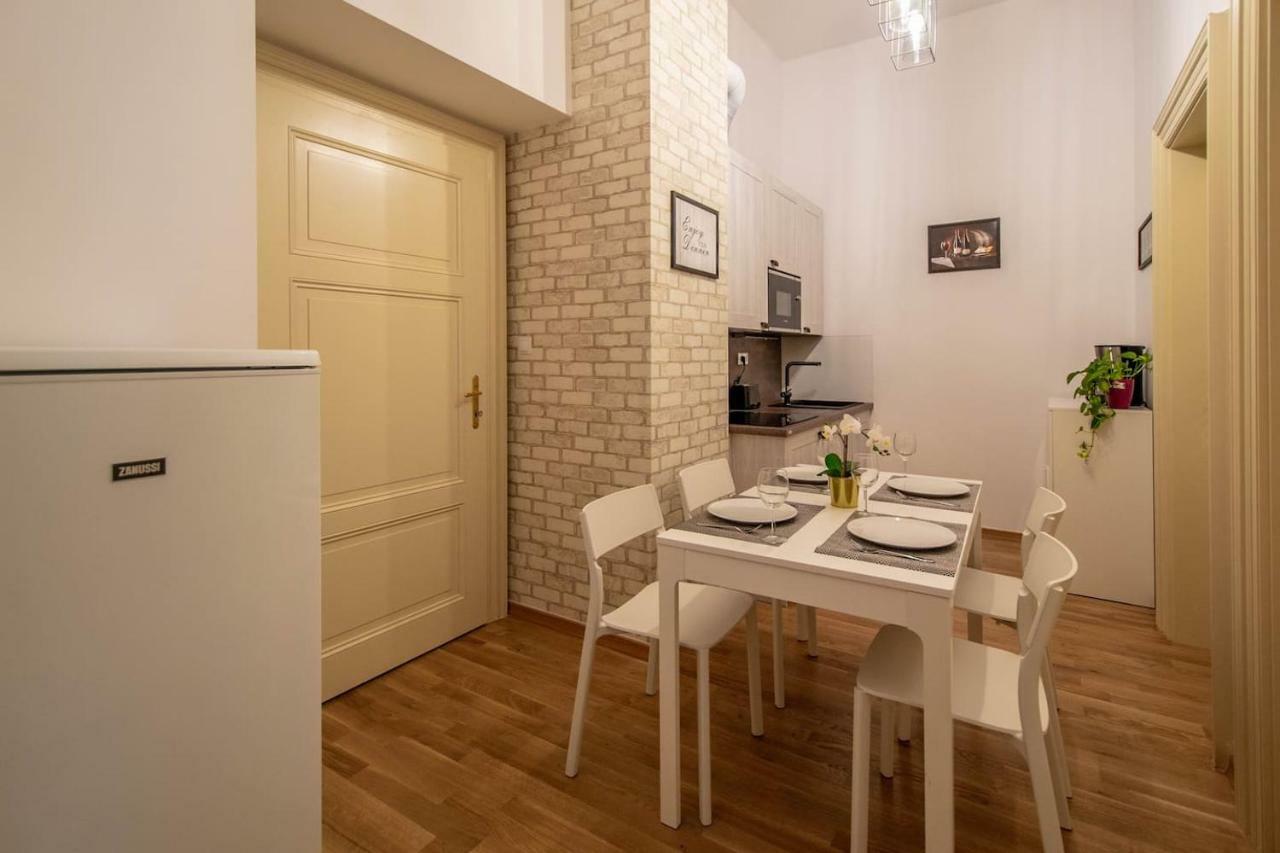 Design 3Bdr Apartment In Residence, Free Parking Praga Exterior foto