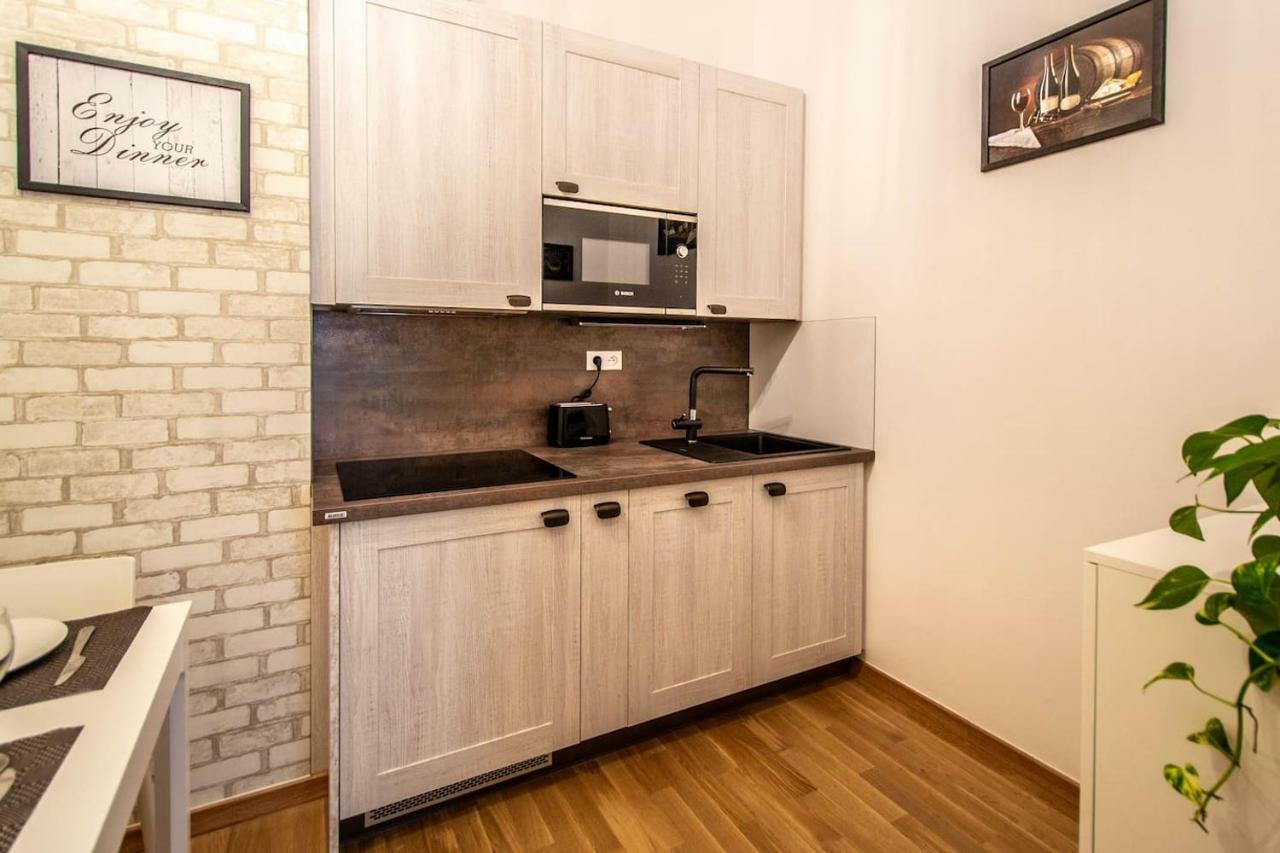 Design 3Bdr Apartment In Residence, Free Parking Praga Exterior foto